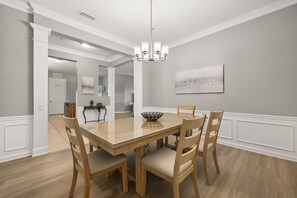 Dining - Top-Floor Condo 3 BD/ 2 BA Vista Cay (5048-401 SL) (Orlando)