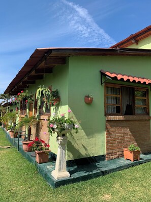 Family Room, Patio, Garden View | Exterior - Hotel Posada Kamol Bey (Panajachel)