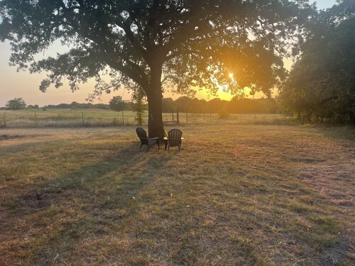 3-Acre Wildlife Retreat : Sleeps & Dines 12 : 5 mi to Duncan: 26 mi to Fort Sill
