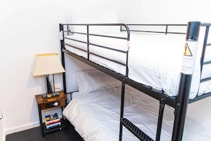 Room - Sleeps 7 - 3-bed House - Garden - Free Parking (Salford)