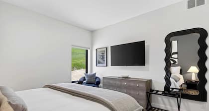 Hillside Loft- 15 Mins to Cornell & IC- King Beds