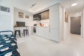 Interior - Bright & Peaceful Studio • Heart of Toronto (Toronto)