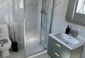 Bathroom - House Sleeps 2 With Parking (Slough)