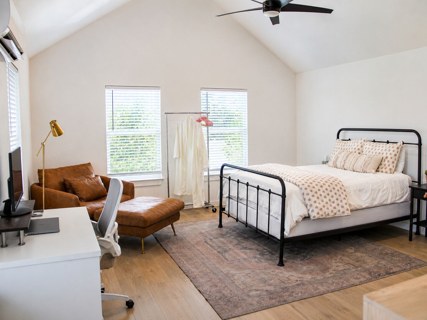 WiFi (free), bed sheets