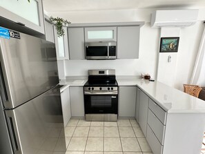 Private kitchen - Perfect 7-bedroom building with AC, private pool, generator, cistern in Combate (Combate)