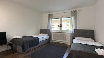 2 bedrooms, iron/ironing board, travel cot, free WiFi