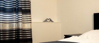 Napa Night | AC, Balcony, Free Parking & WiFi, Near Trade Fair & Europa-Park