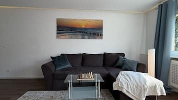 Smart-TV, Videospiele, Tischtennisplatte