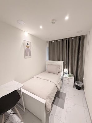 Cortinas opacas, tabla de planchar con plancha, wifi gratis