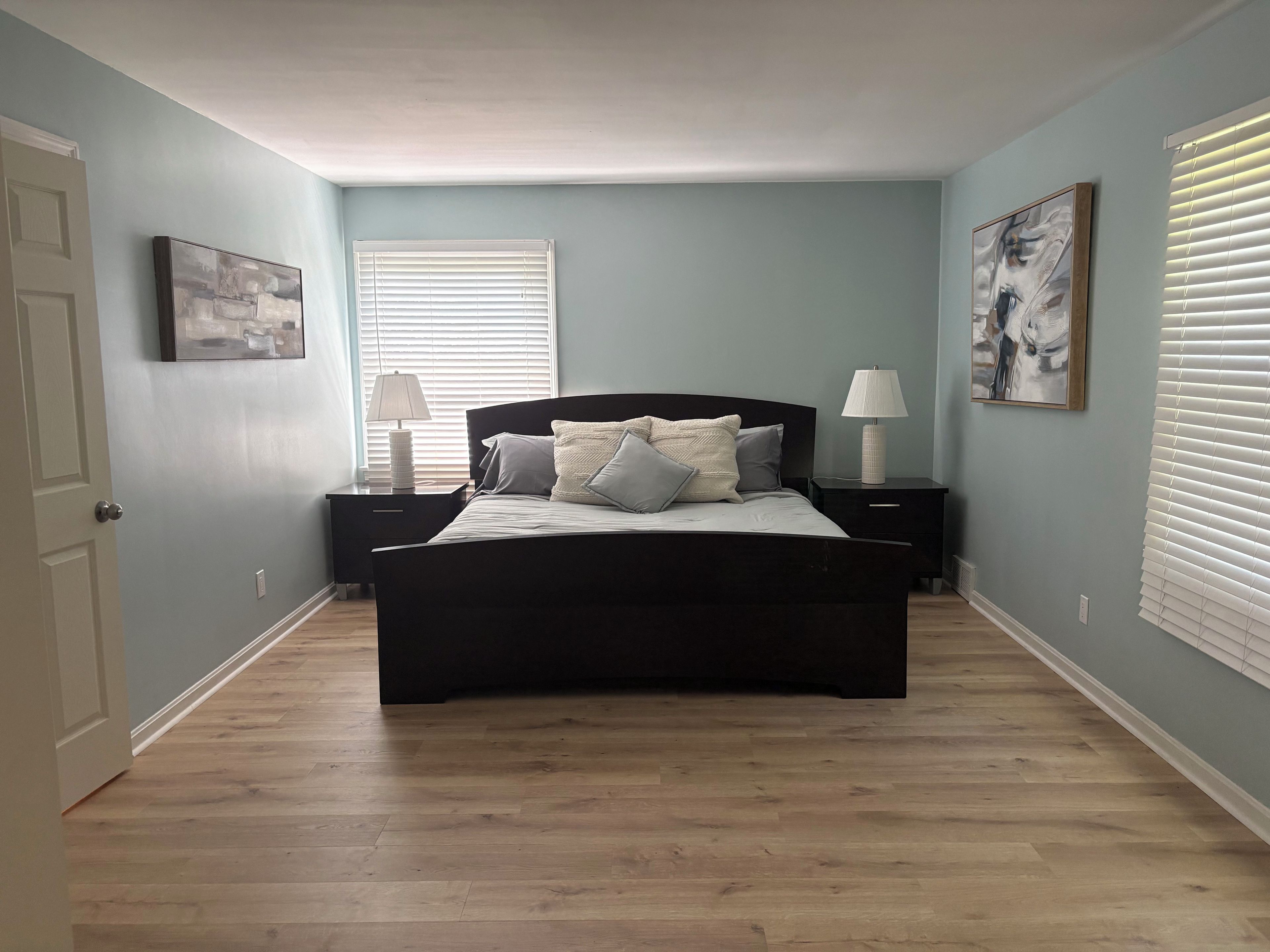 5 bedrooms, WiFi (free), bed sheets