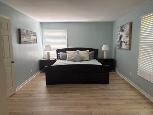 5BR/3BA Home on Main St in Chagrin Falls Village