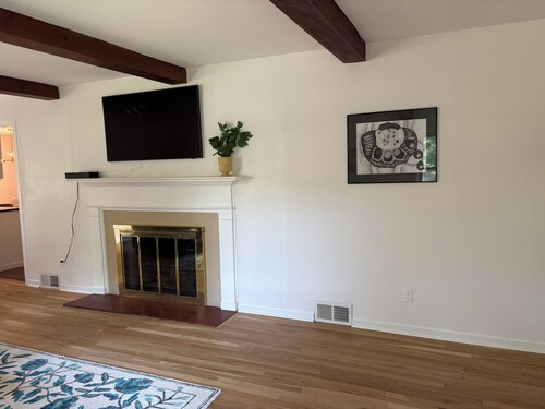 5BR/3BA Home on Main St in Chagrin Falls Village