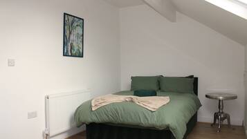 Iron/ironing board, Internet, bed sheets