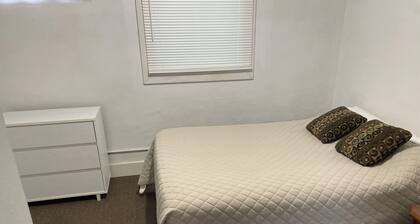 Soothing 2-bedroom bungalow with AC in the center of charming Kearney.