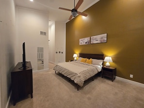 Room - Sleeps 10 Jacuzzi - Firepit + Garage Downtown/ INDY 500 (Indianapolis)