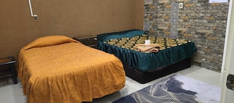 Spacious private room with kitchen & bath in La Paz Historic Center.