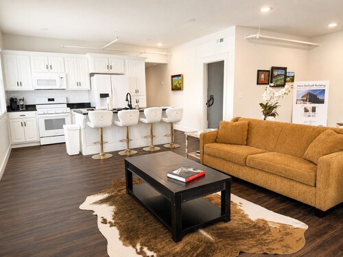 Brand New - The Moss-DeGraff - Downtown - Lawn
