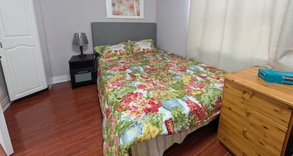 Private Ensuite • Calm Stay Near Dupont Station
