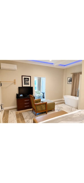 Luxury Suite, City View | Interior - Richcastle Hotel (Freetown)