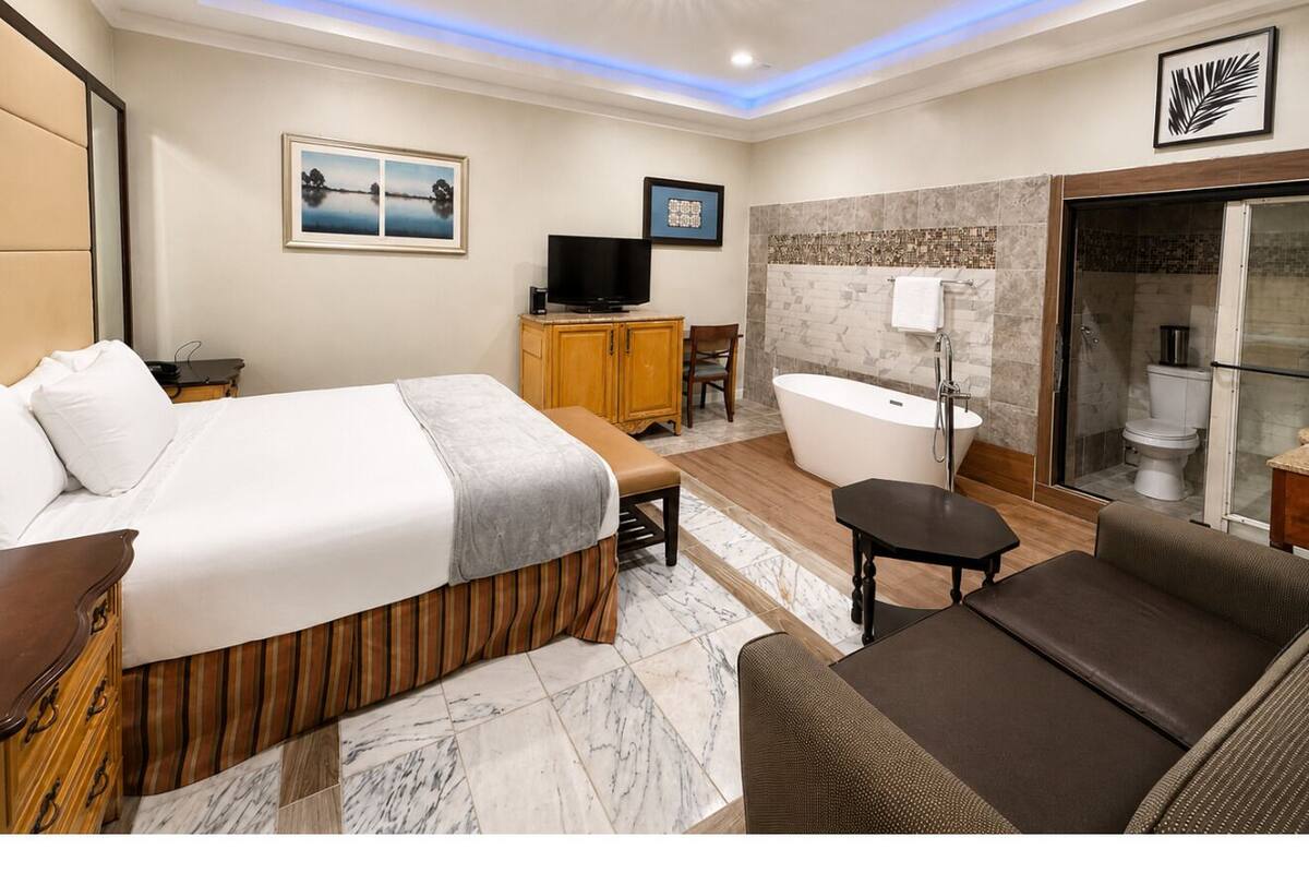 Estudi en suite de luxe, vistes a la ciutat | Escriptori i wifi gratuïta 