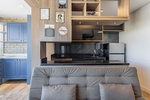 Appartement Premium, 1 lit double et 1 canapé-lit, cuisine, vue ville | Coin séjour