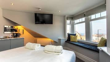 Desk, iron/ironing board, WiFi, bed sheets