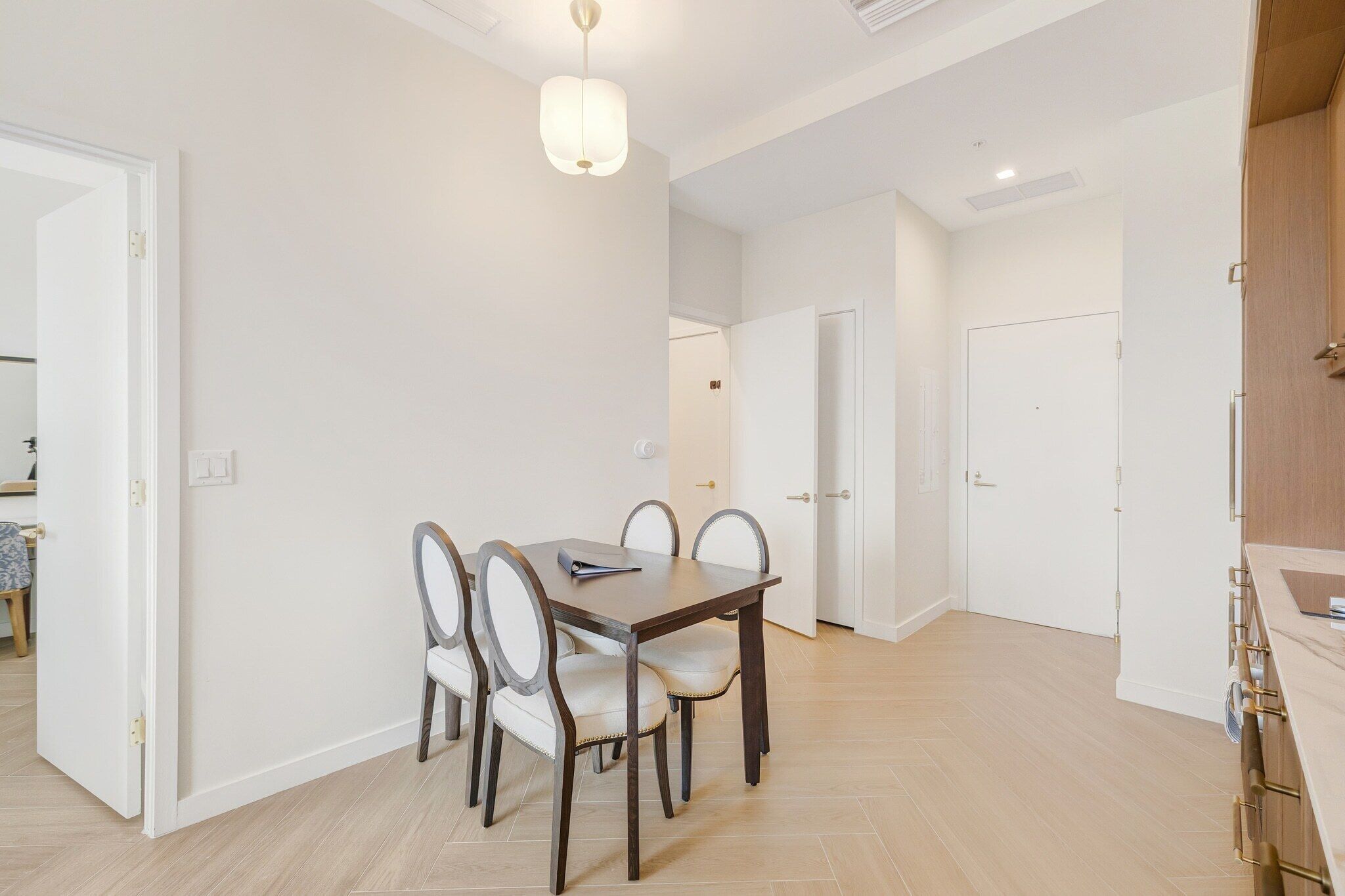 Classic Apartment, Balcony, Beach View | Dining