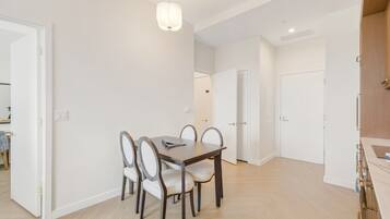 Classic Apartment, Balcony, Beach View | Dining