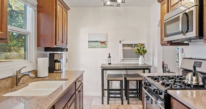 Hideaway on Oak by Avantstay Private Deck + Firepit + Cornhole Downtown Paso Robles