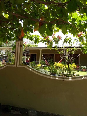 Khuôn viên nơi lưu trú