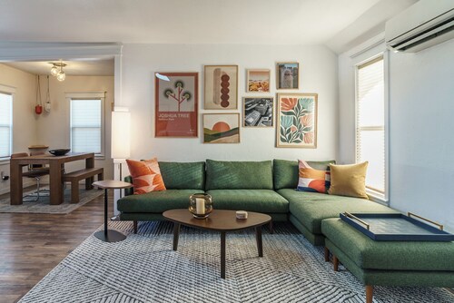Oasis Dream: Pet-Friendly Hot Tub, Cold Plunge, EV Charger & Stargazing