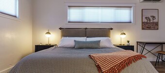 Oasis Dream: Pet-Friendly Hot Tub, Cold Plunge, EV Charger & Stargazing