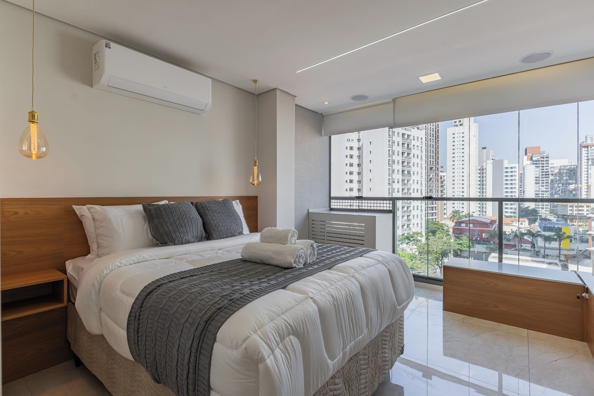 Deluxe Apartment, 1 Double Bed, Kitchen, City View | Laptop workspace, iron/ironing board, free WiFi