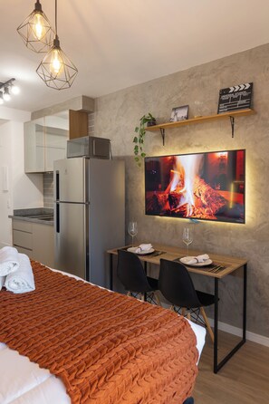 Elite Apartment, Multiple Beds, Balcony, City View | Laptop workspace, iron/ironing board, WiFi (free) - StayHome - Level Brooklyn - Gym & Pool (São Paulo)