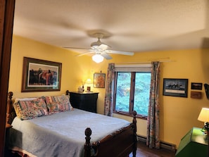 Desk, iron/ironing board, travel cot, free WiFi - Classic Lakefront Cabin • Cool Mountain Vibes • 12 Mins to Cashiers (Glenville)