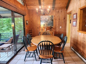 Dining - Classic Lakefront Cabin • Cool Mountain Vibes • 12 Mins to Cashiers (Glenville)
