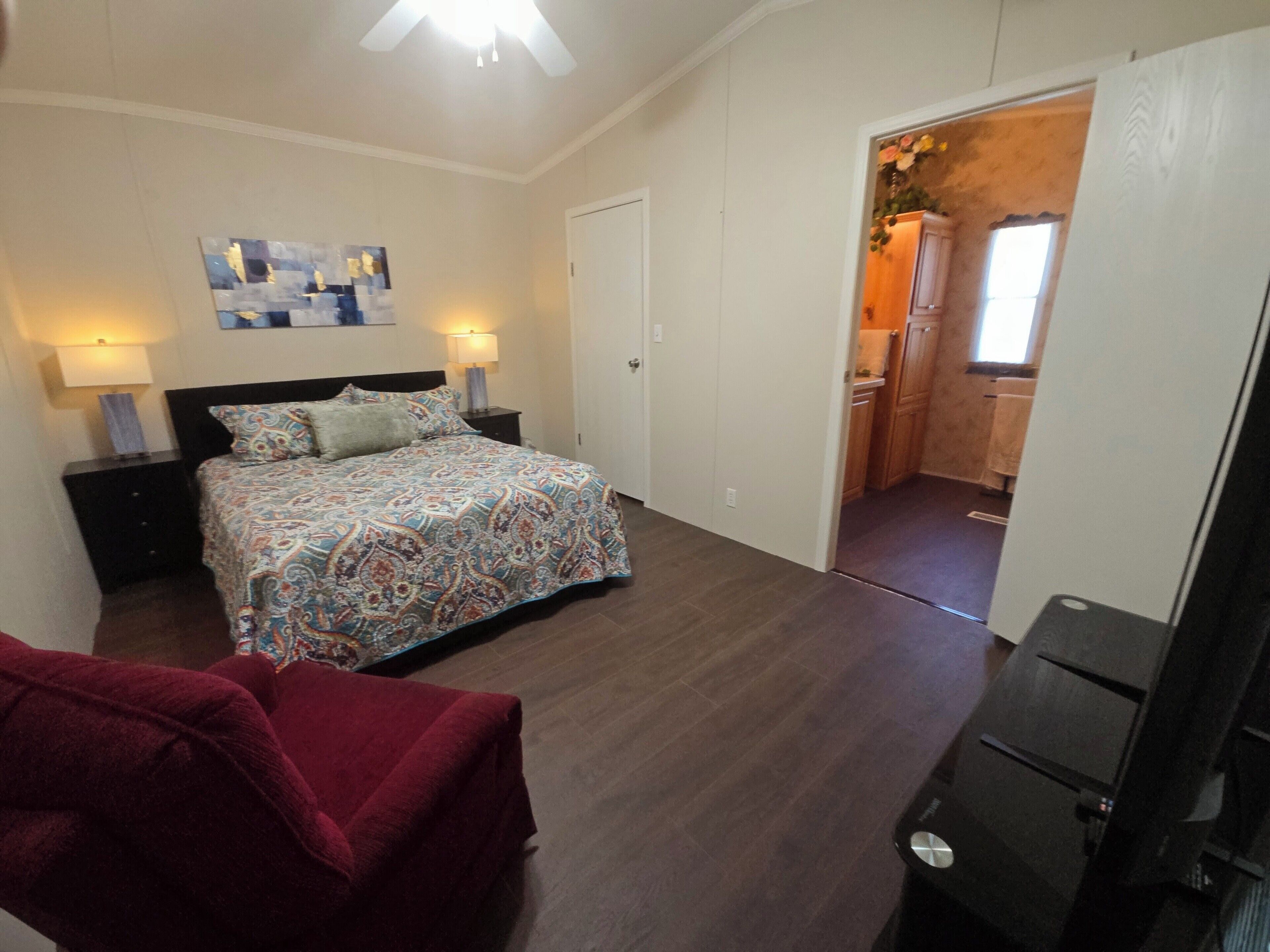 Iron/ironing board, WiFi, bed sheets