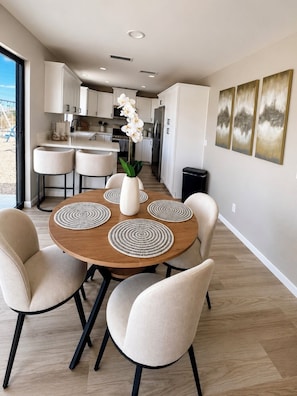 Dining - Blue Horizon • 5 minutes to Launch Ramp + Lake Views + Game Room! (Lake Havasu City)
