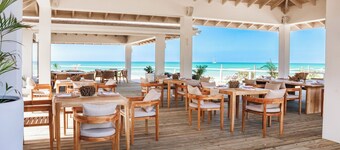 Beachcomber: Luxury 3-Bedroom Beach House with Private Pool, Antigua