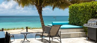 Beachcomber: Luxury 3-Bedroom Beach House with Private Pool, Antigua