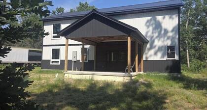 Lovely 3-bedroom newly constructed barndominium perfect for relaxing stays.