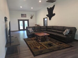 Living area - Lovely 3-bedroom newly constructed barndominium perfect for relaxing stays. (Baldwin)