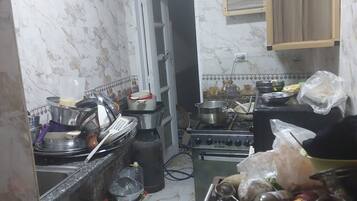 Basic Apartment, Balcony, City View | Private kitchen