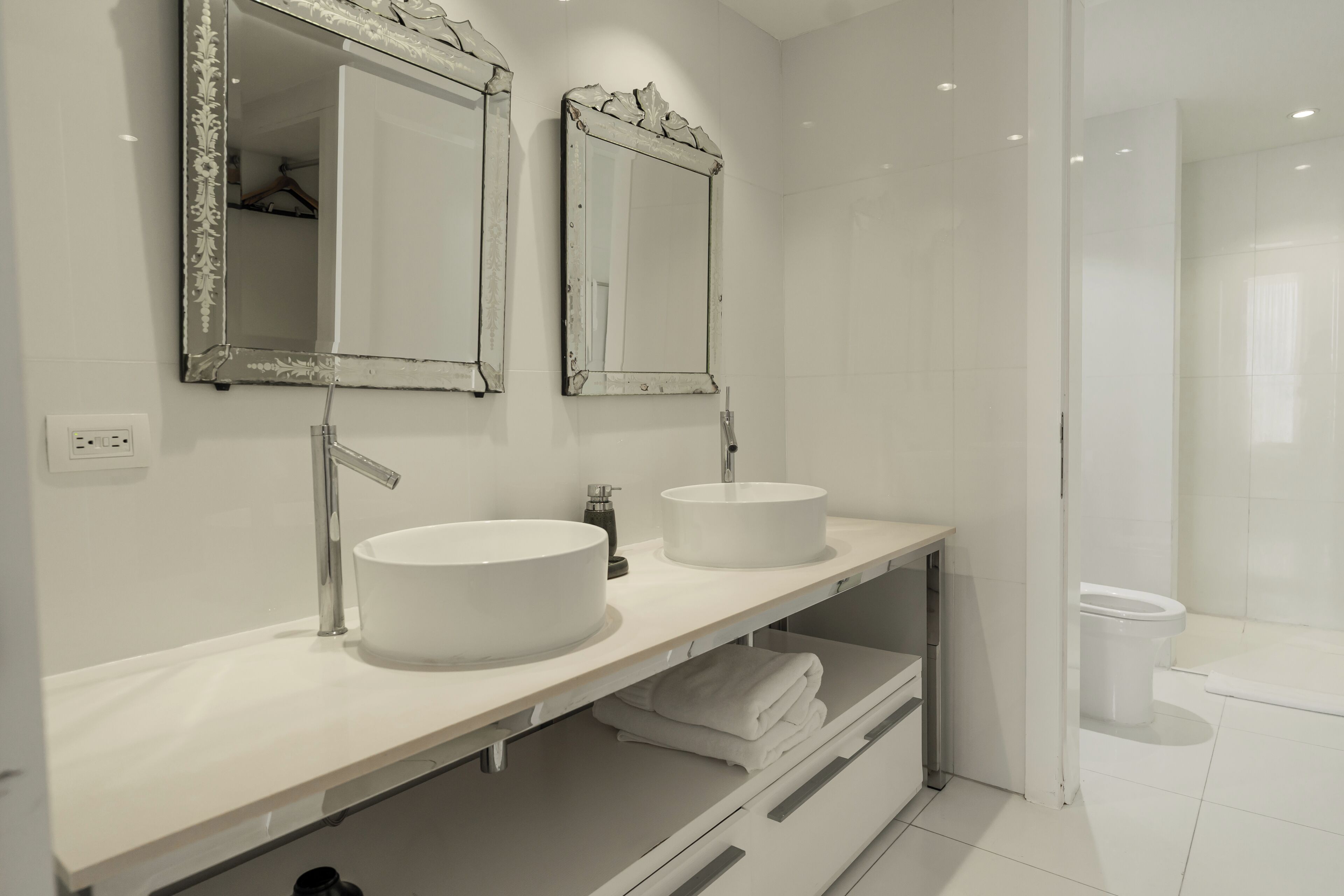 Double Room, Bay View | Bathroom | Free toiletries, hair dryer, towels, soap