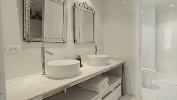 Double Room, Bay View | Bathroom | Free toiletries, hair dryer, towels, soap