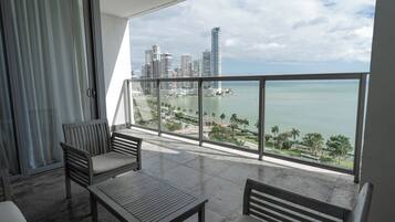 Chambre Double, vue baie | Enceinte de l’hébergement