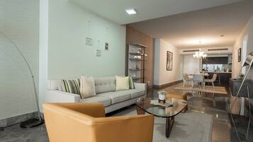 Double Room, Bay View | Living area