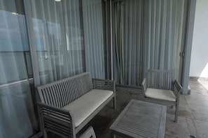 Double Room, Bay View | Terrace/patio - Apto 14J en YOO Vista al mar con 2 BR (Panamá)