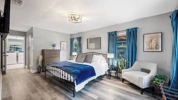 Desk, iron/ironing board, travel cot, WiFi