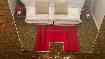 3 bedrooms, desk, iron/ironing board, WiFi